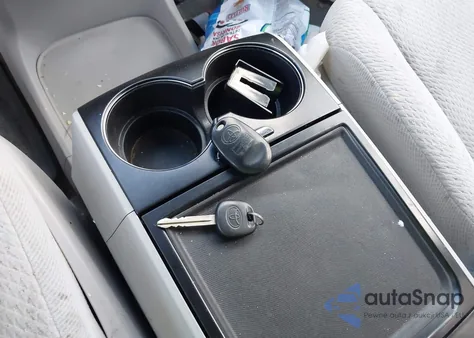 2014 Toyota Sienna Le V6 8 Passenger z USA, uszkodzony, nr VIN 5TDKK3DC0ES439700